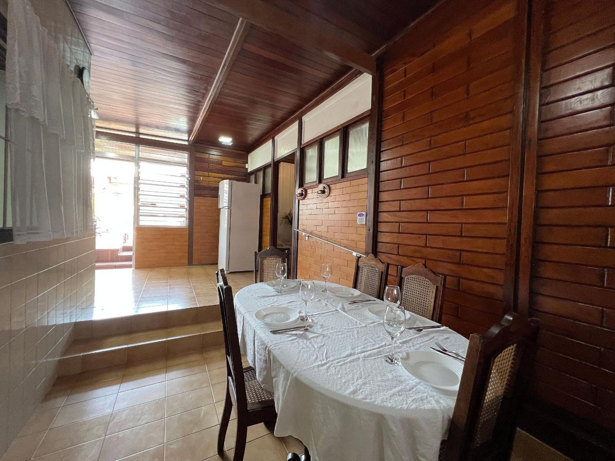 Casa agradável com piscina, a poucos passos da Praia Peruíbe Exterior foto
