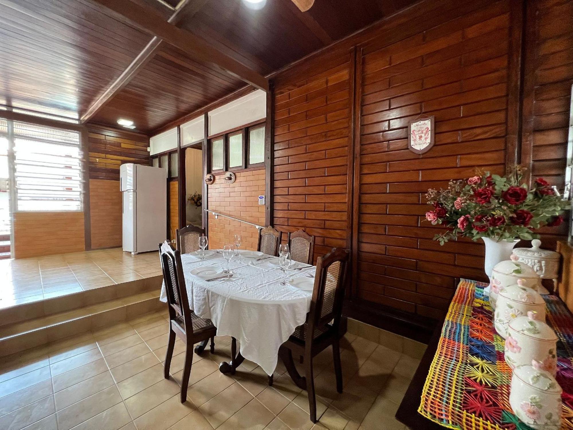 Casa agradável com piscina, a poucos passos da Praia Peruíbe Exterior foto