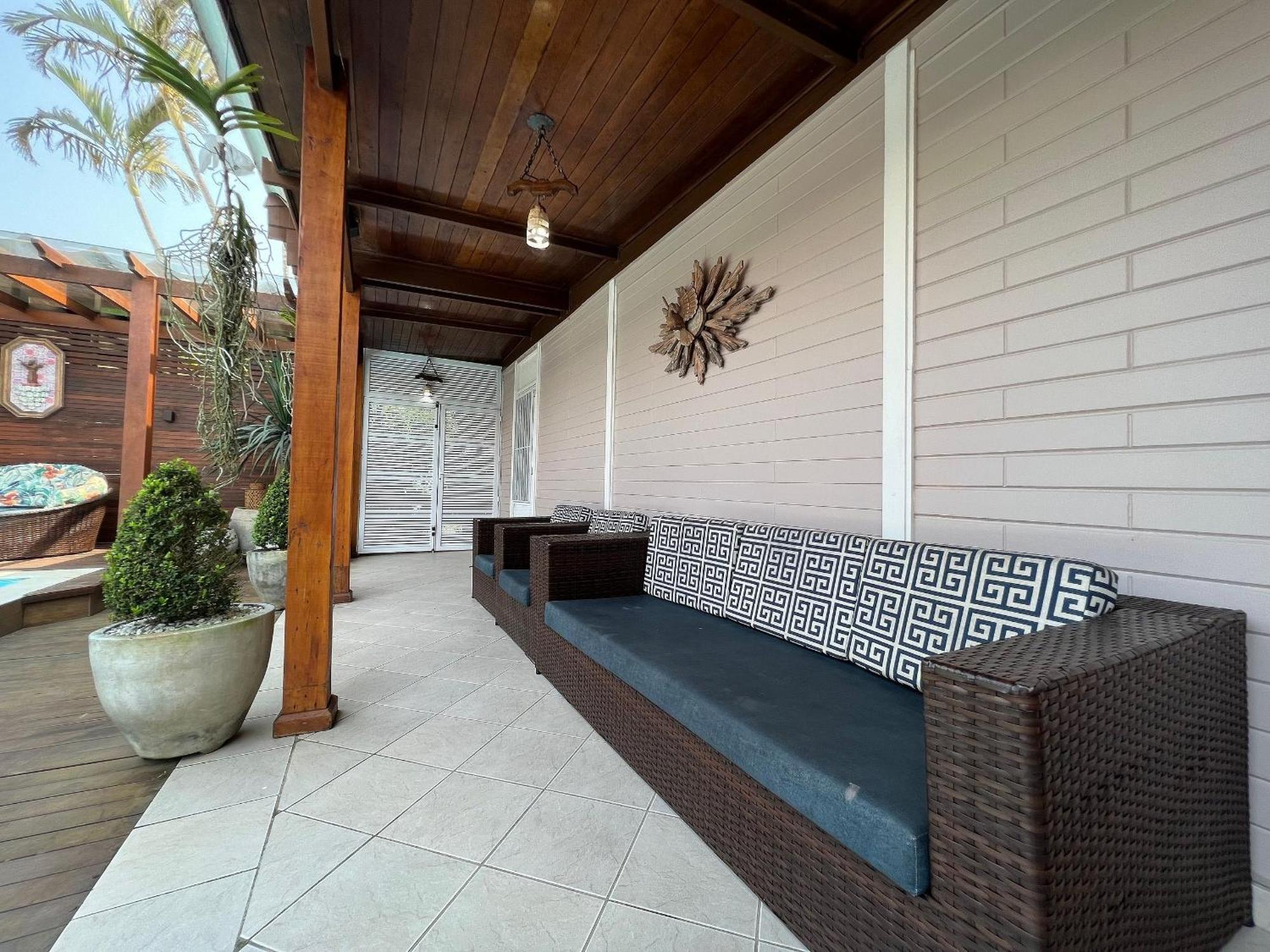 Casa agradável com piscina, a poucos passos da Praia Peruíbe Exterior foto
