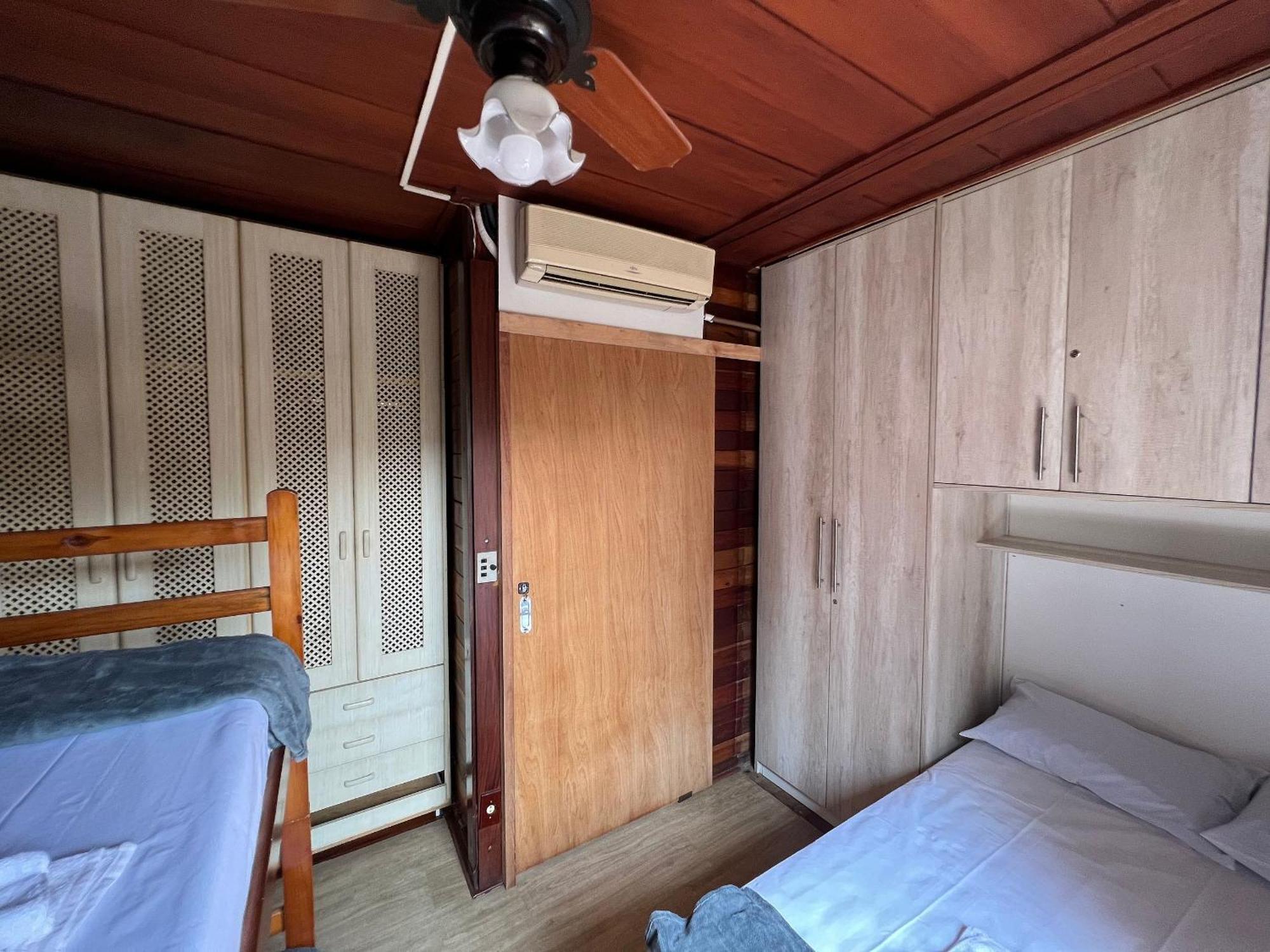 Casa agradável com piscina, a poucos passos da Praia Peruíbe Exterior foto