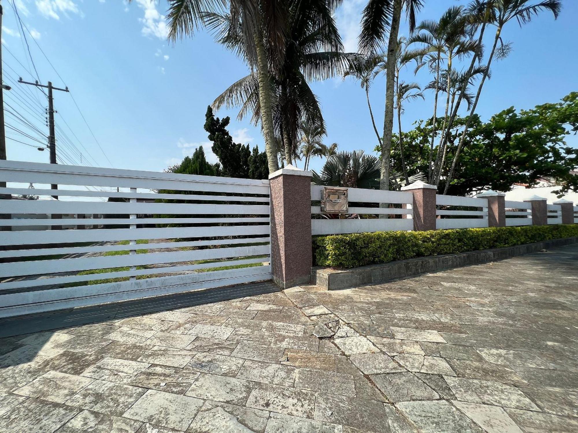 Casa agradável com piscina, a poucos passos da Praia Peruíbe Exterior foto